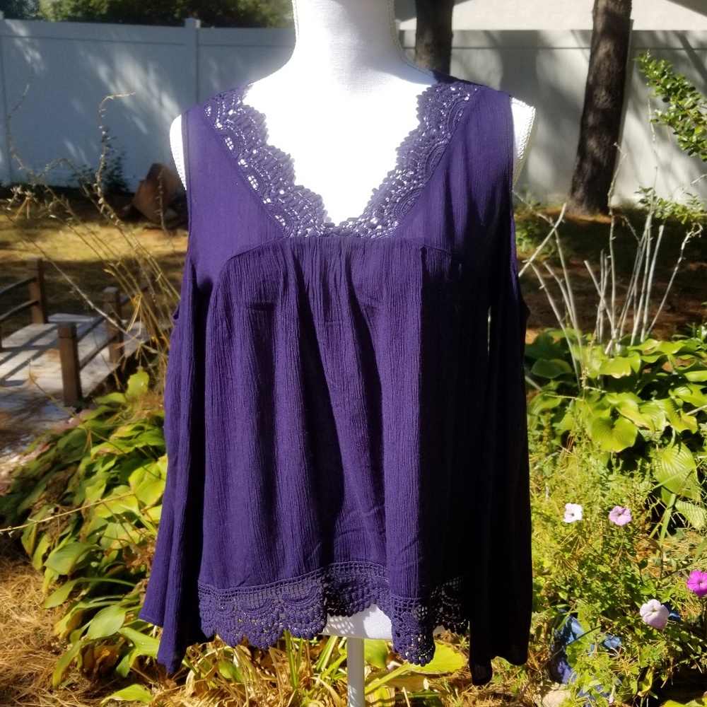 Flirty Top with cut out shoulders Peasant/Boho